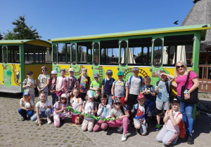 uczniowie klasy 1b wzięli udział w wycieczce do ZOO safari w Borysewie