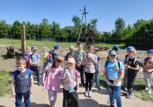 uczniowie klasy 1b wzięli udział w wycieczce do ZOO safari w Borysewie