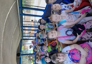 Dzieci na wycieczce w Zoo Borysew