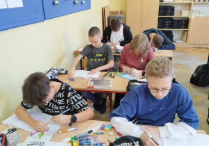Uczniowie podczas zajęć