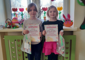 Dziewczynki nagrodzone w konkursie