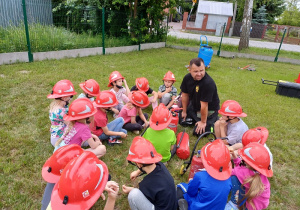 Wizyta dzieci z oddziału przedszkolnego B w OSP Wąwał