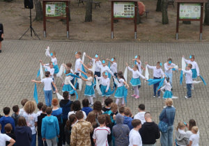 Taniec dzieci z "Tęczowej Akademii"