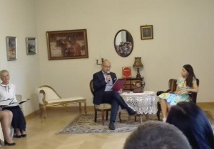 Prezydent Miasta Tomaszowa Mazowieckiego podczas czytania 