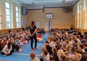 Uczniowie SP 12 podczas spotkania