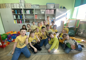 Uczniowie SP 12. Dzień żółty