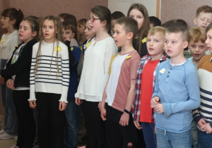 Dzieci podczas śpiewania Barki