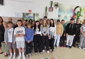 Uczniowie SP 12 z nauczycielami