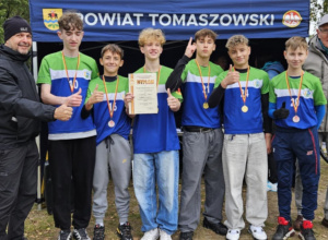 I miejsce w sztafetowych biegach przełajowych w półfinale wojewódzkim