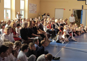 Społeczność szkolna i zaproszeni goście