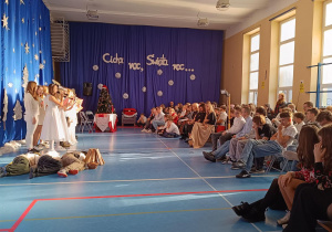 Społeczność szkolna i zaproszeni goście