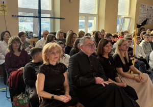 Społeczność szkolna i zaproszeni goście