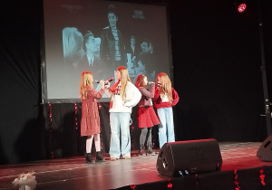 Uczennice SP 12 podczas koncertu