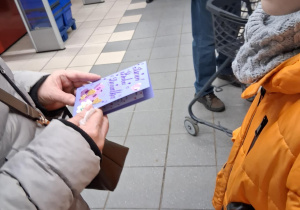 Akcja uczniów SP 12 "Wszystkie Babcie i Dziadkowie nasi są"