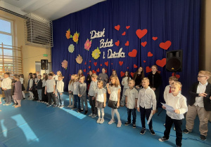 Uczniowie SP 12 podczas występu