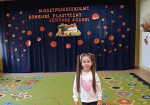 Nagrodzona dziewczynka.