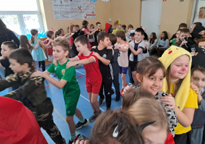 Uczniowie podczas balu