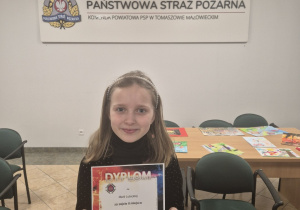 Uczennica z dyplomem