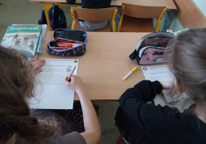 Uczniowie podczas pracy