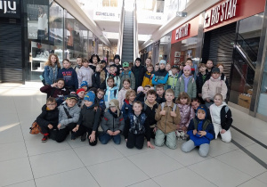 Uczniowie przed filmem