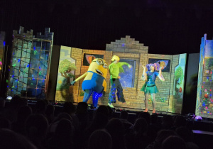 Aktorzy podczas występu