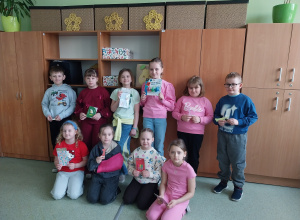 Szkolny etap XV Powiatowego Konkursu ,,Dla Ciebie, Mamo” w kategorii plastycznej dla klas I – III został rozstrzygnięty