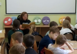Uczniowie klasy 3a w Bibliotece Pedagogicznej w Tomaszowie Mazowieckim