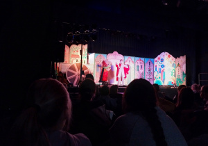 Aktorzy podczas spektaklu