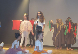 Grupa teatralna „Gadu – gadu” ze Szkoły Podstawowej nr 12 wystąpiła w przerwie Konkursu