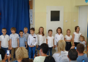 Dzieci z oddziału przedszkolnego podczas występu