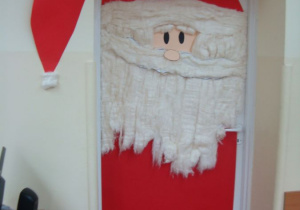 Mikołaj z brystolu i waty na drzwiach sali nr 1